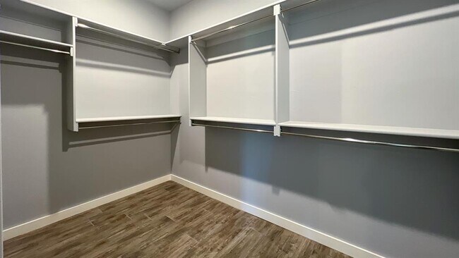 Building Photo - 1724 Salma Rd