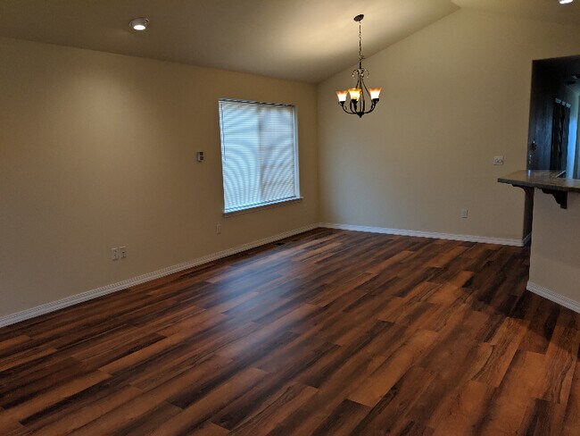 Building Photo - 103 Cally Ln