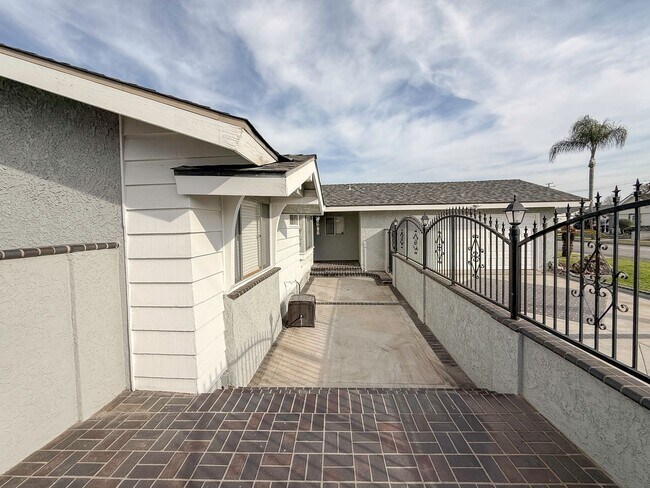 Building Photo - CORNER LOT POOL HOME | JUST REMODELED 4 BEDROOM | FOR RENT IN WEST GARDEN GROVE