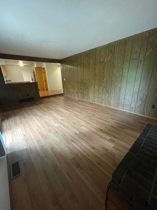 Building Photo - Beautiful 4 Bedroom Home in Ypsilanti! - F...