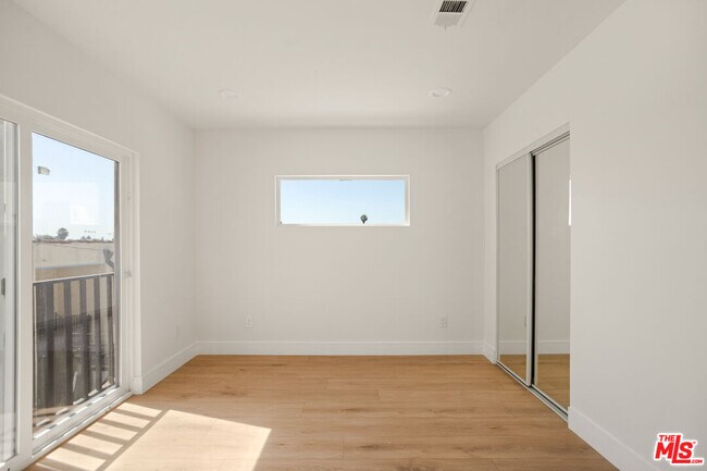 Building Photo - 1619 2nd Ave