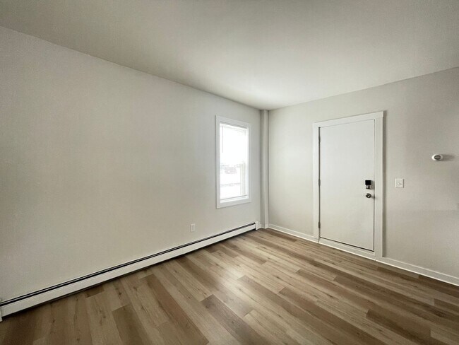 Building Photo - 124 Beech St