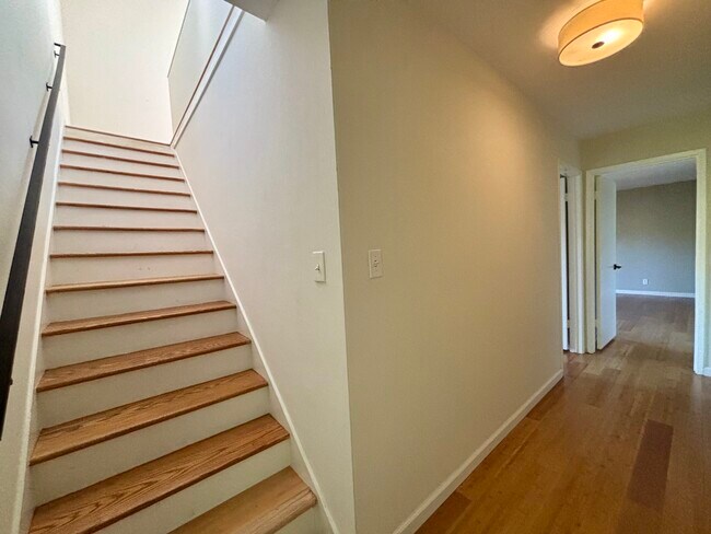 Building Photo - 6207 Westover Dr