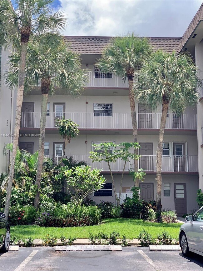 Building Photo - 2500 SW 81st Ave