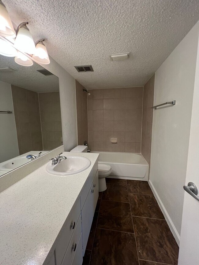 Building Photo - TWO MONTHS FREE- READY TO MOVE IN COZY CON...