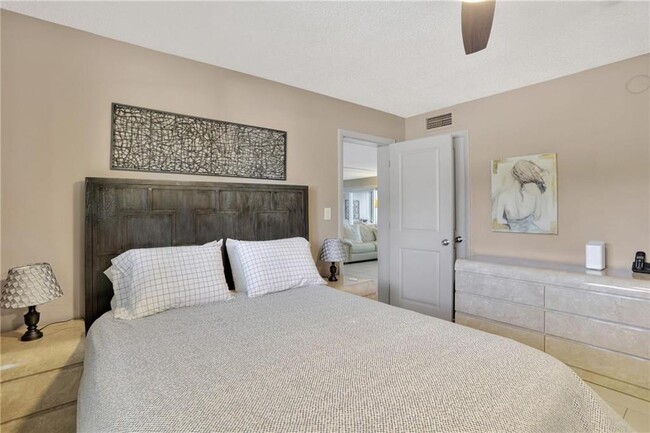 Building Photo - 505 N Riverside Dr