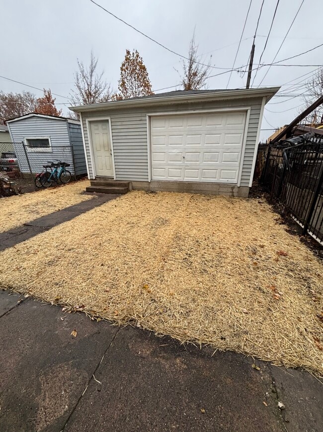 Building Photo - 3836 W Wabansia Ave