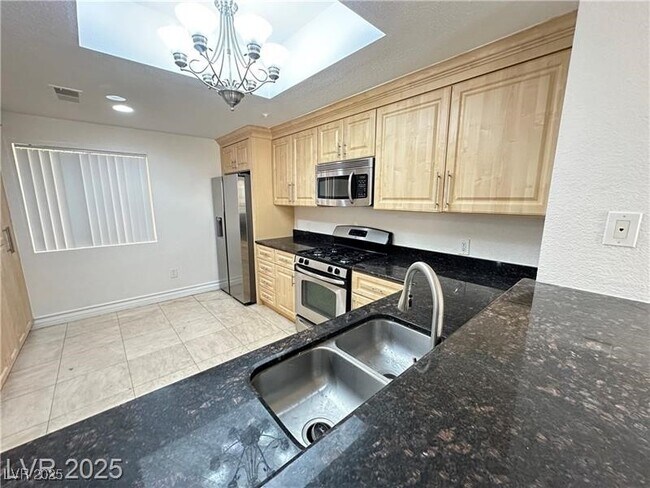 Building Photo - 270 E Flamingo Rd