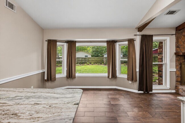 Building Photo - 8219 N Ridgebrook Dr