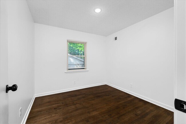 Building Photo - 3 bedroom, 2 bath recently renovated in Southaven