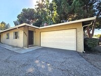Building Photo - Charming 3-bedroom, 1-bathroom duplex unit.