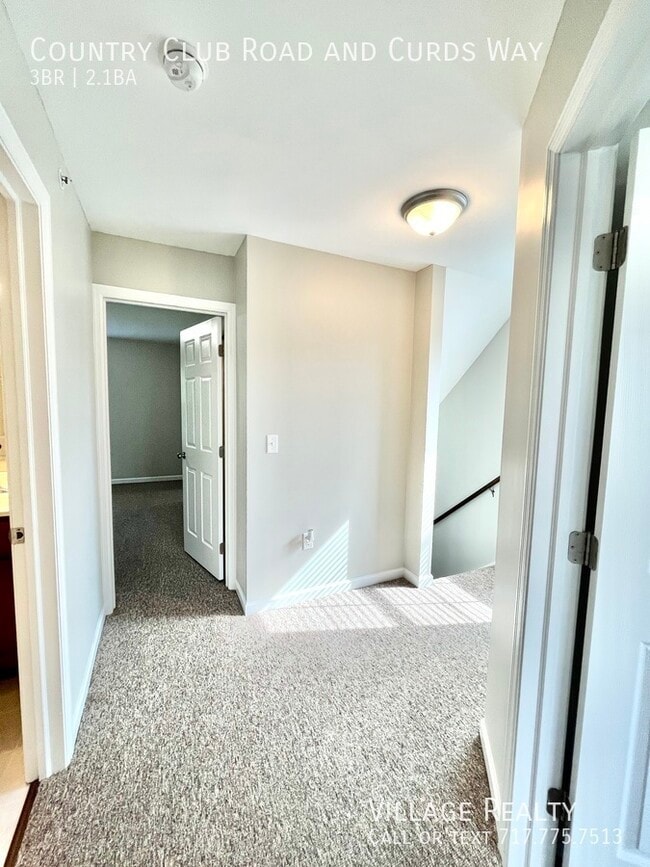 Building Photo - 703 Country Club Rd