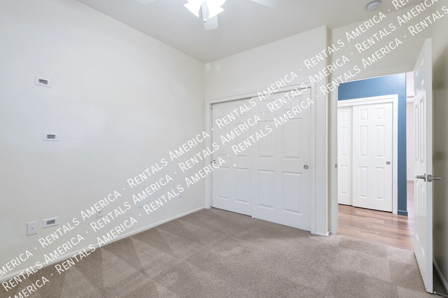 Building Photo - 3323 S Lakeside Ridge Loop