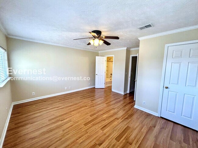 Building Photo - Get $500 OFF your first month’s rent when you sign your lease by 3/31. 2 Bed/2.5 Bath Condo with ...