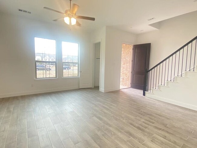 Building Photo - 1495 Perrin Ln