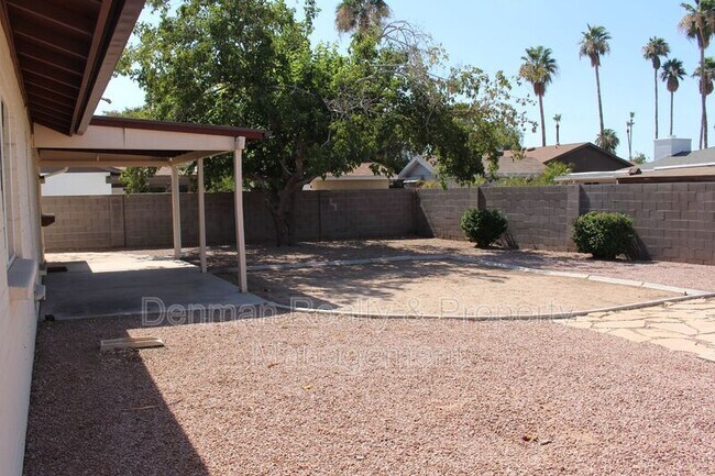 Building Photo - 602 W Kilarea Ave
