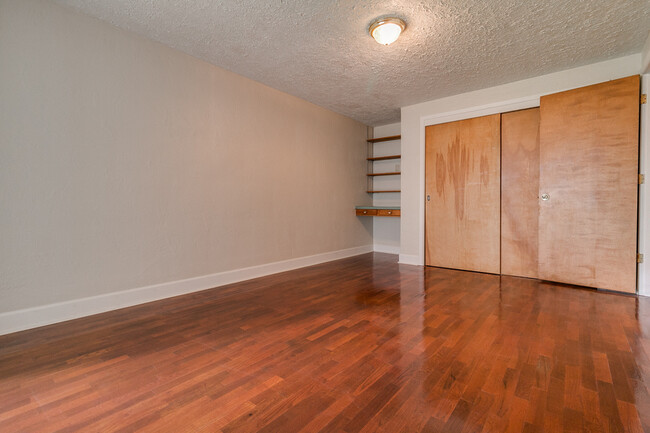 Building Photo - 3-Bedroom, 1-Bath duplex In Eugene South H...