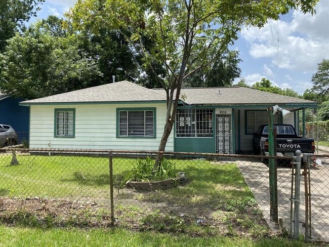Building Photo - 8914 Linda Vista Rd