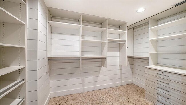 Building Photo - 7665 Sanderling Rd