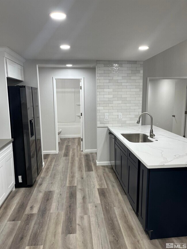 Building Photo - 6900 Sunkist Dr