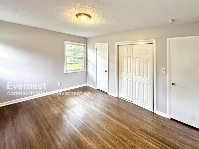 Building Photo - 304 Westwood Dr