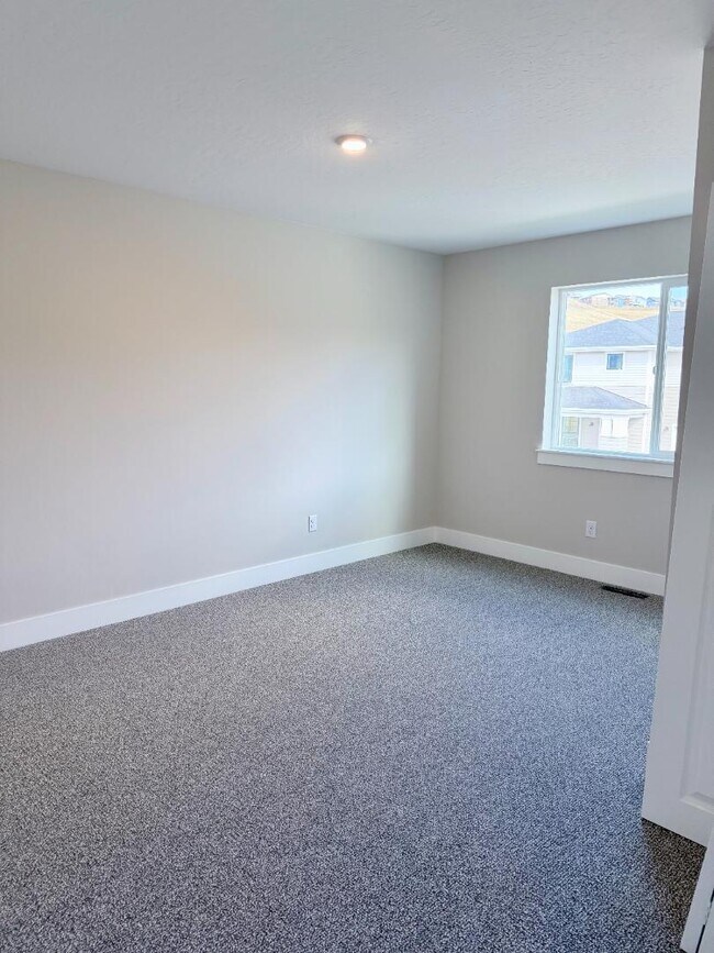 Building Photo - 7212 Shaver Dr