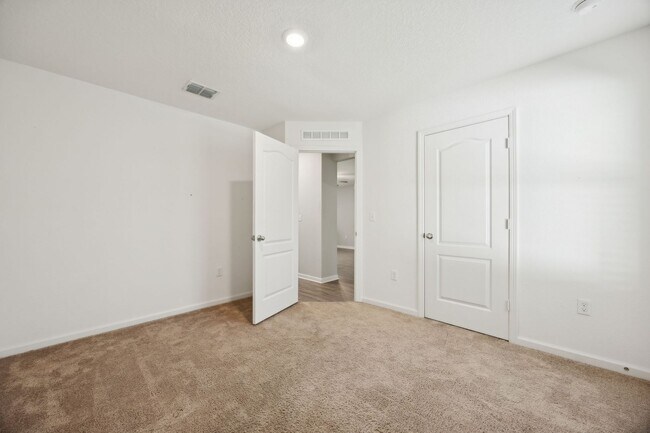 Building Photo - Adorable 3/2 in Lumber Creek