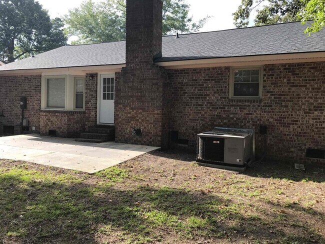 Building Photo - 104 Heron Ct