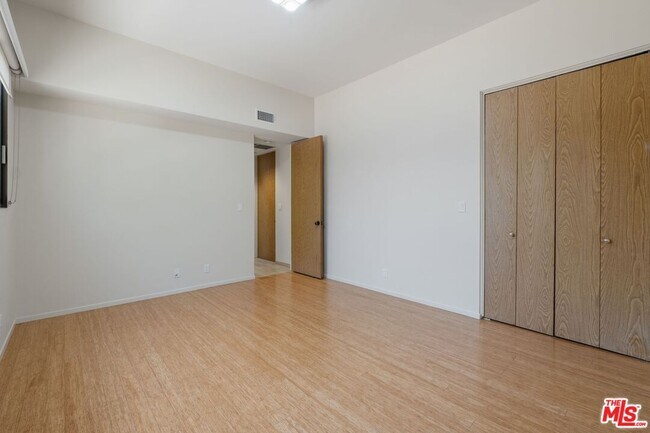 Building Photo - 2408 Venus Dr