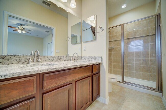 Building Photo - 604 Rogue Dr