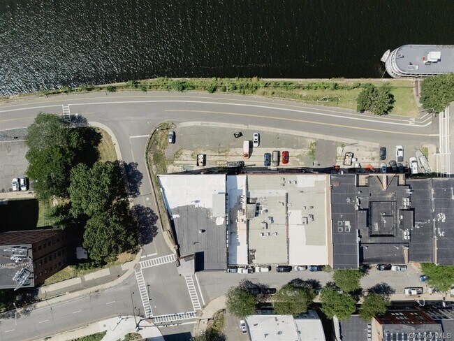 Building Photo - 155 S River St