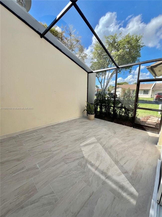 Building Photo - 10909 SW 117th Pl