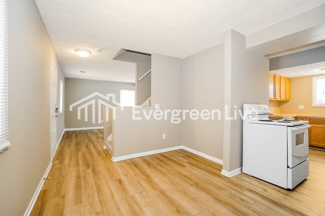 Building Photo - 2892 Gentry Ln