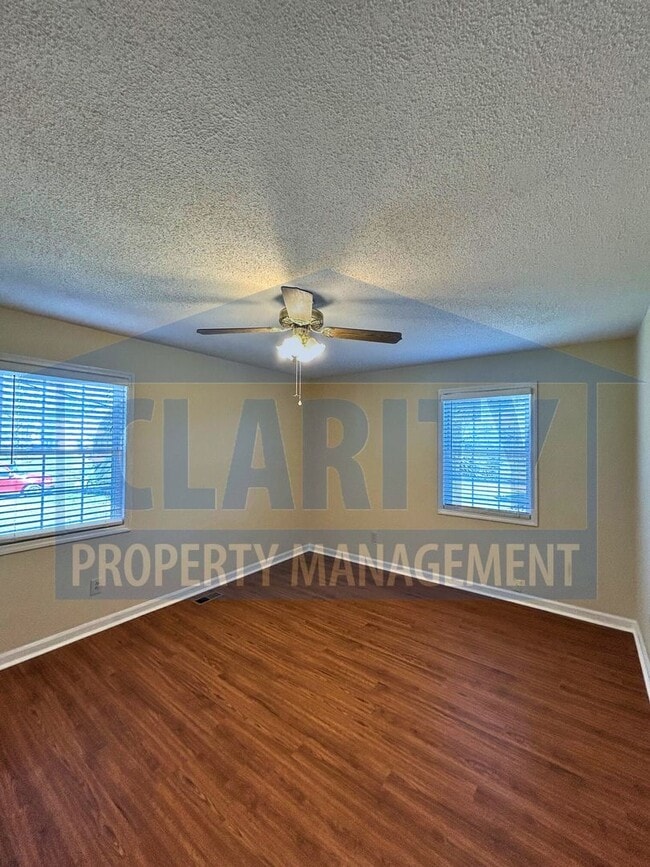 Building Photo - ***1/2 OFF 1ST MONTH'S RENT!!!***