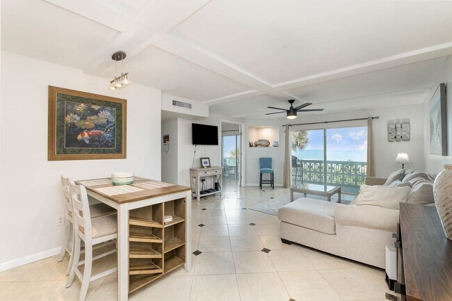 Building Photo - Beautiful furnished Ocean front condo available after April 2026 to December 2026