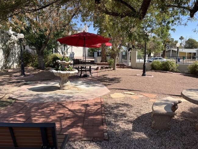 Building Photo - 5303 E Twain Ave