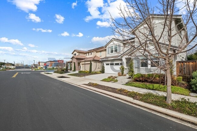 Building Photo - 285 Bear Creek Dr