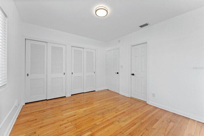 Building Photo - 1419 Tyrone Blvd N