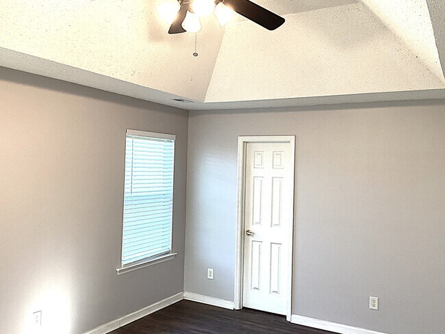 Building Photo - 5440 Rock Creek Ct