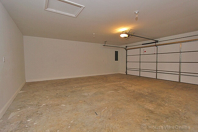 Building Photo - Broadridge 863/865