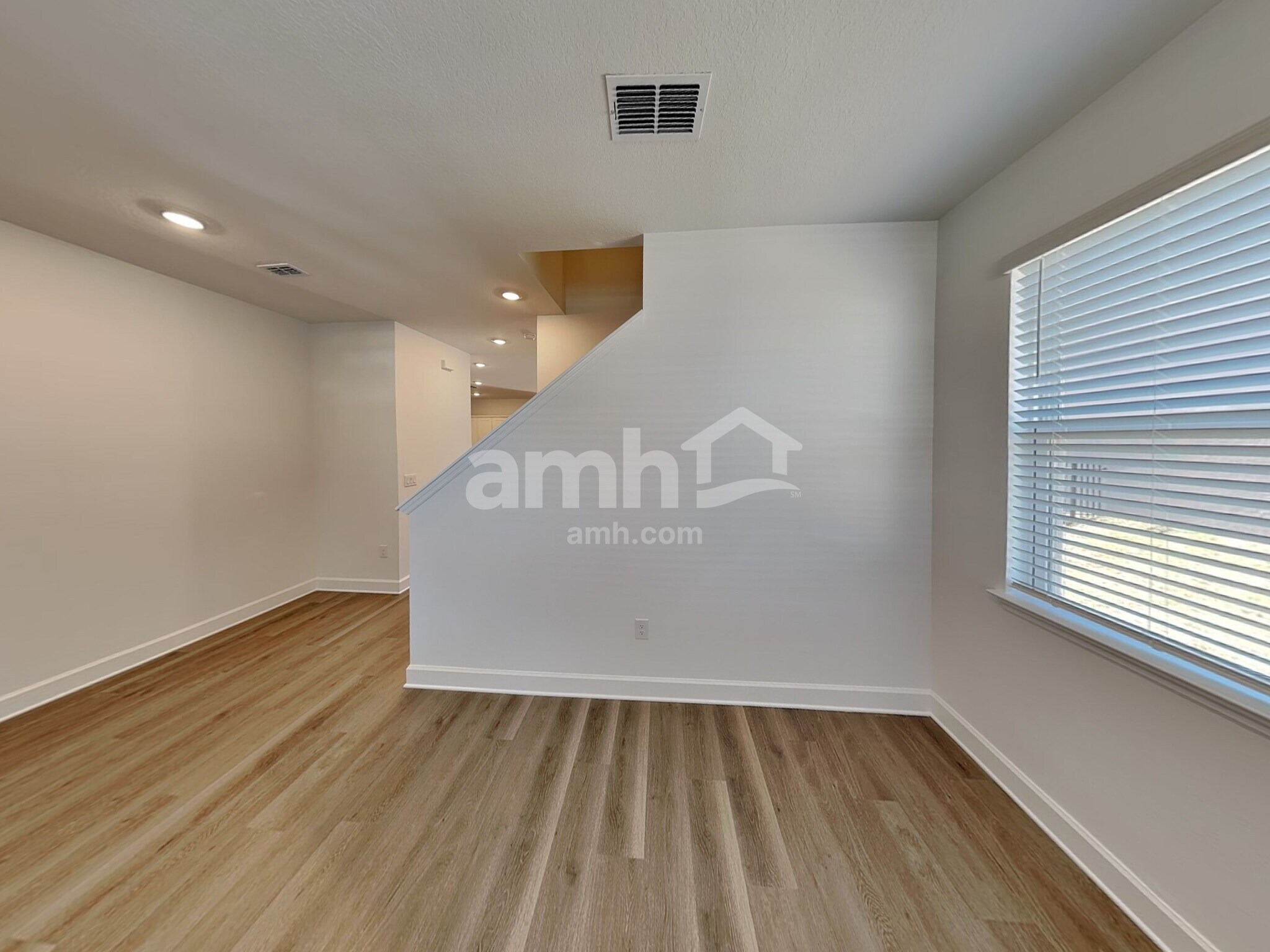 Building Photo - 3013 20th Ave W