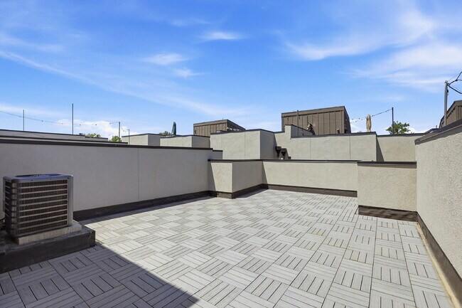 Building Photo - $2,745.95, 2-bed, 2.5 bath, located in Denver with a Rooftop Patio