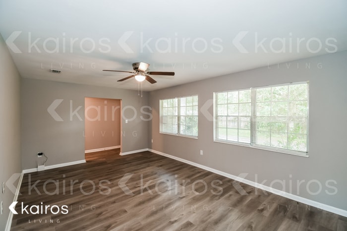 Building Photo - 1169 SE Magnolia Loop