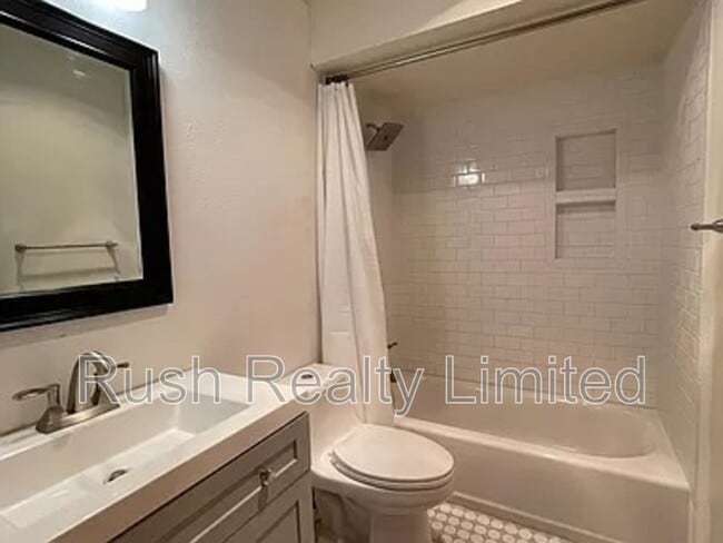 Building Photo - 2657 S University Blvd