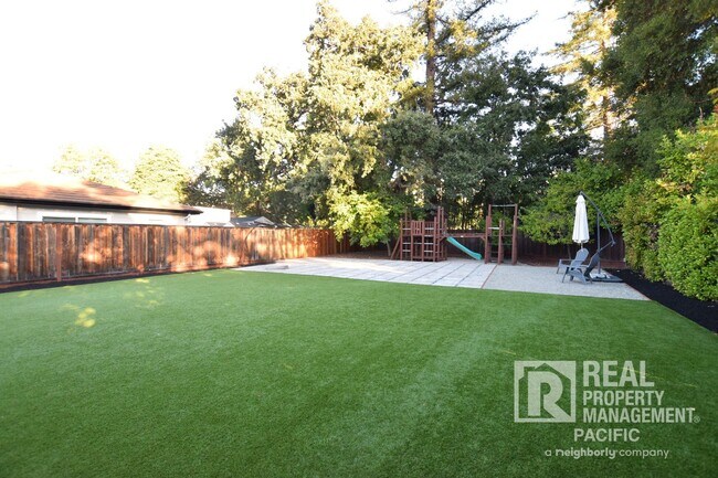Building Photo - 3-Bedroom Retreat with Expansive Backyard ...