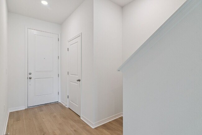 Building Photo - 1108 Elm Dr