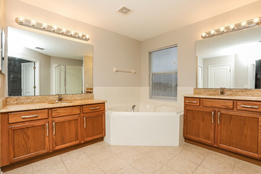Building Photo - 559 Cortona Dr