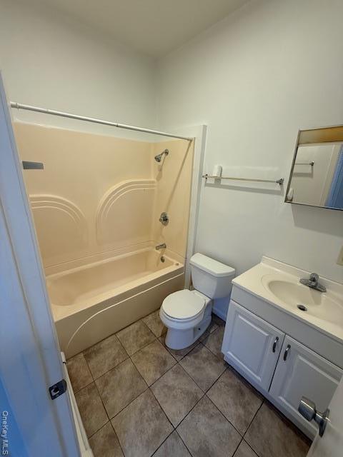 Building Photo - 2 Church St