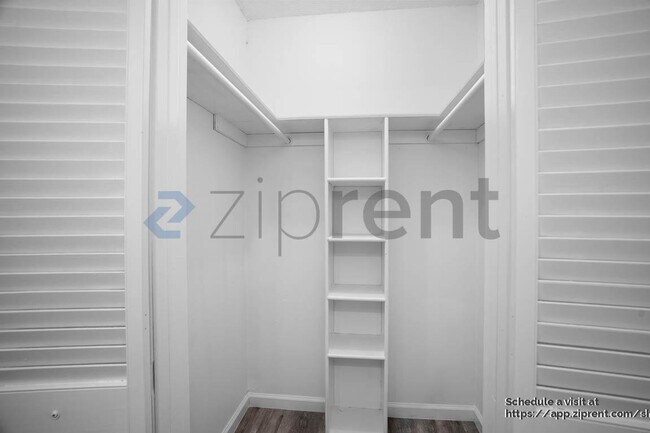 Building Photo - 6829 Shadydale Dr