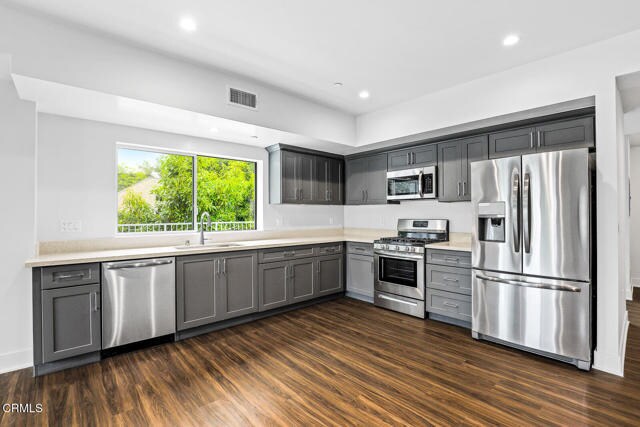 Building Photo - 2000 Lake Ave